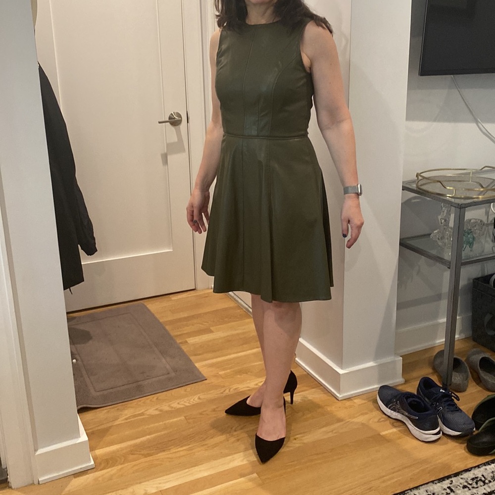 𝅺VINCE CAMUTO Olive Green Faux Leather Sleeveless Fit and Flare Dress size 4